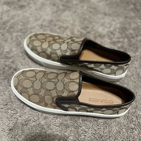 Brand new. Never worn. Women’s coach shoes size 8. - Picture 2 of 4